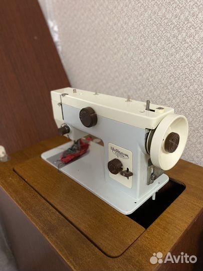 Швейная машина Чайка 134