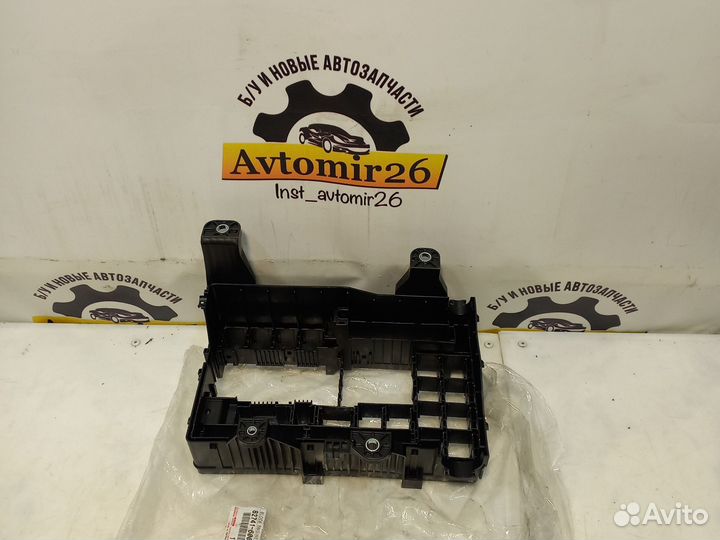 Корпус блока предохранителей Toyota Land Cruiser