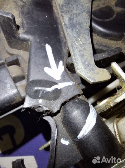 Замок двери передней правой Mitsubishi Lancer