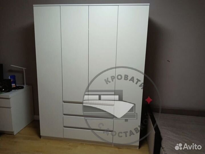Шкаф