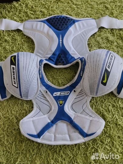 Амуниция для хоккея нагрудники, майки, шлем