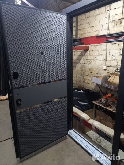 Дверь входная в квартиру