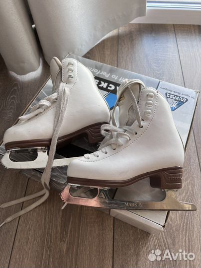 Коньки фигурные Jackson