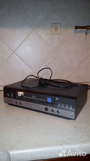 Видеомагнитофон LG и кассеты