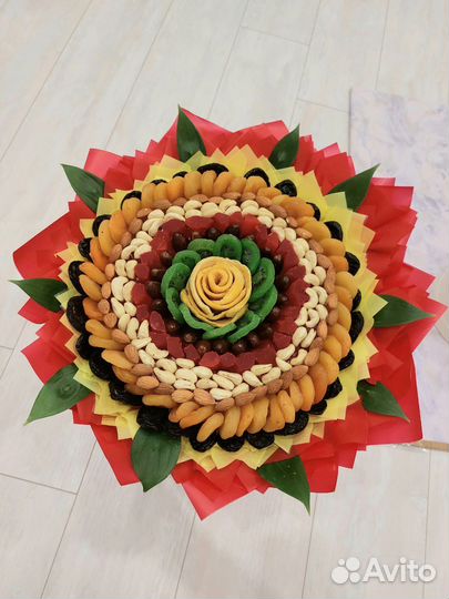 Букет из сухофруктов и орехов