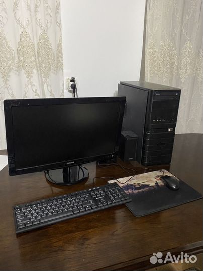 Игровой компьютер с монитором