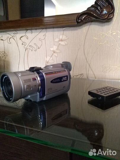 Цифровая видеокамера JVC