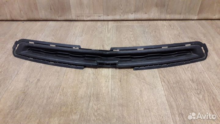 Решетка радиатора верхняя №4 chevrolet Cobalt 2012