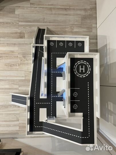 Парковка деревянная для машинок