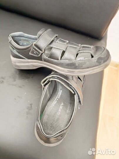 Продаю сандалии для мальчика фирмы Котофей