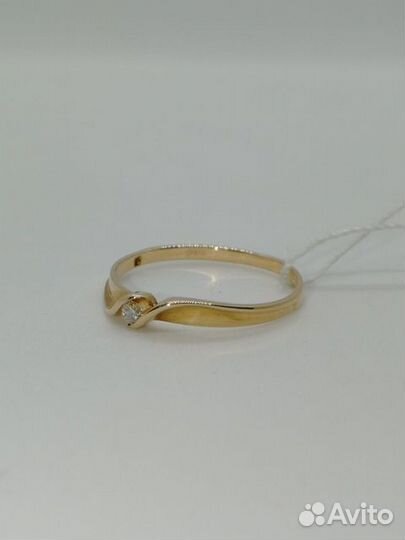 Золотое кольцо с камнем 16,5р