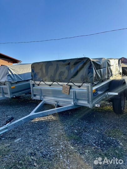 Автомобильный прицеп с тентом камуфляж