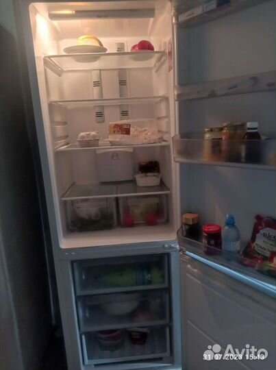 Холодильник ariston