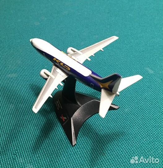 Модель самолета Boeing 737-300 м-ба 1/400 KDAvia