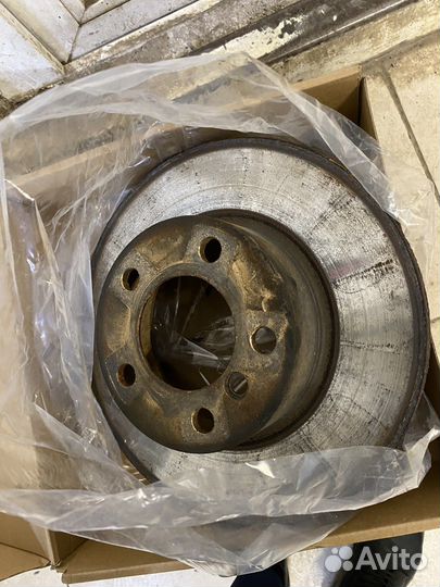 Передние тормозные колодки и диски BMW F30