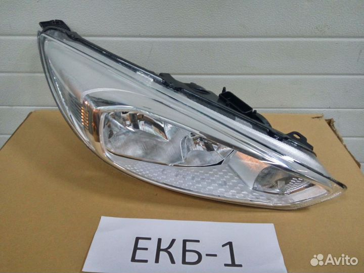 Фара правая Ford Focus 3 2011