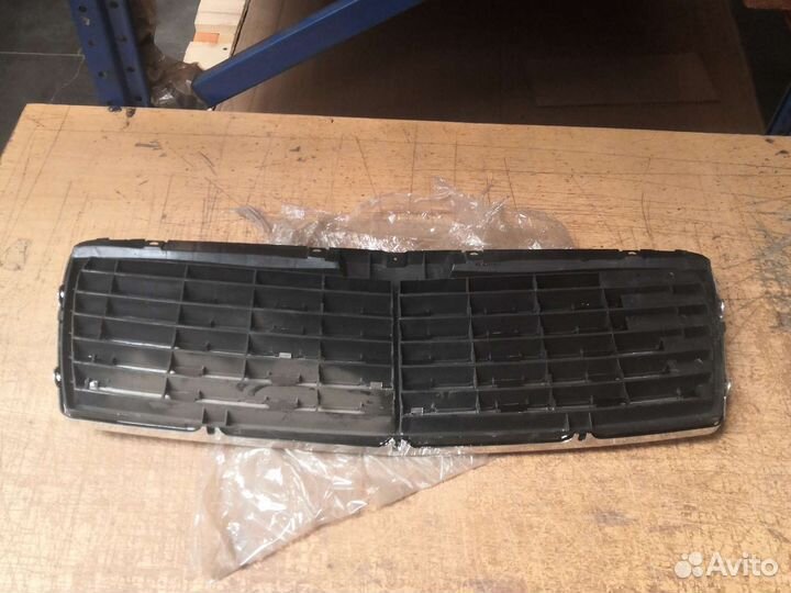 Решетка радиатора (avangard) mercedes W211 02-06