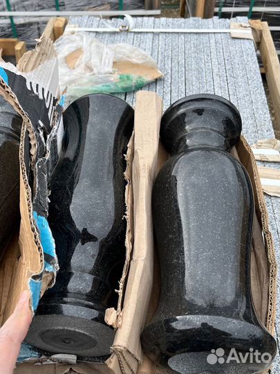 Вазы гранитные