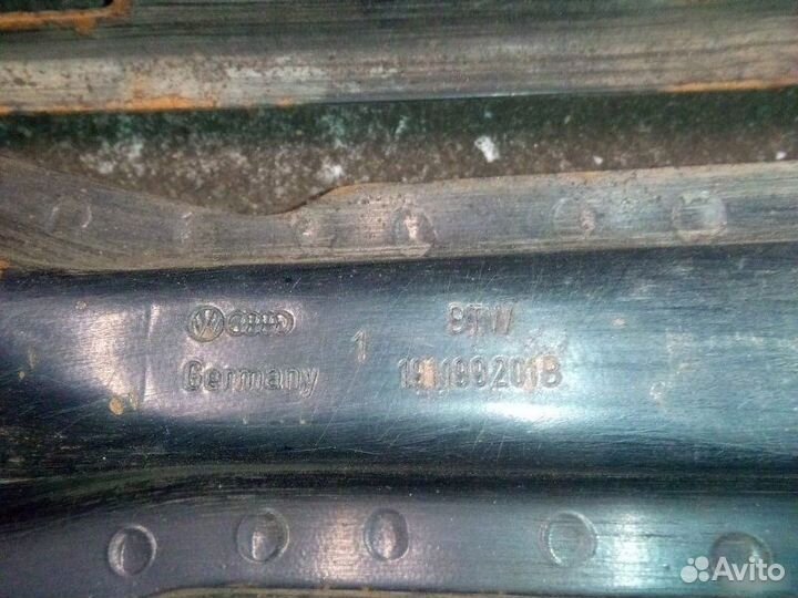 Балка подрадиаторная Volkswagen Passat B3 седан