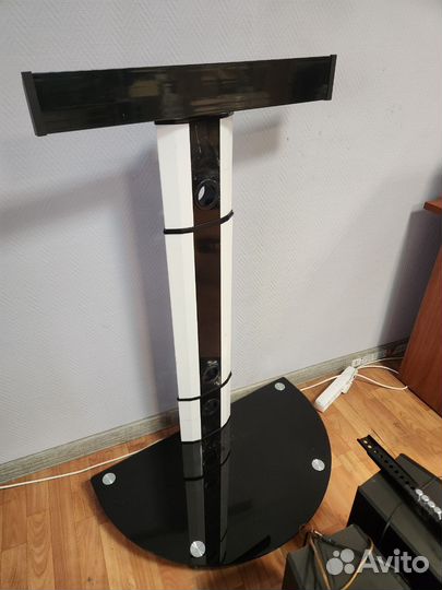 Стойка для телевизора с кронштейном
