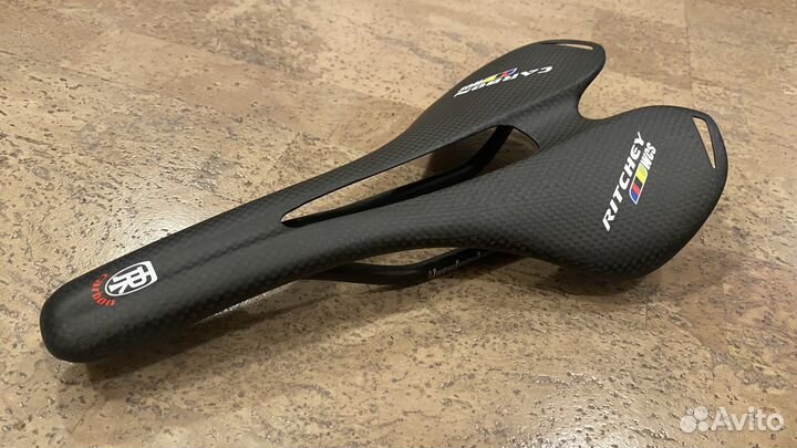 Седло для велосипеда карбоновое массой 81 грамм