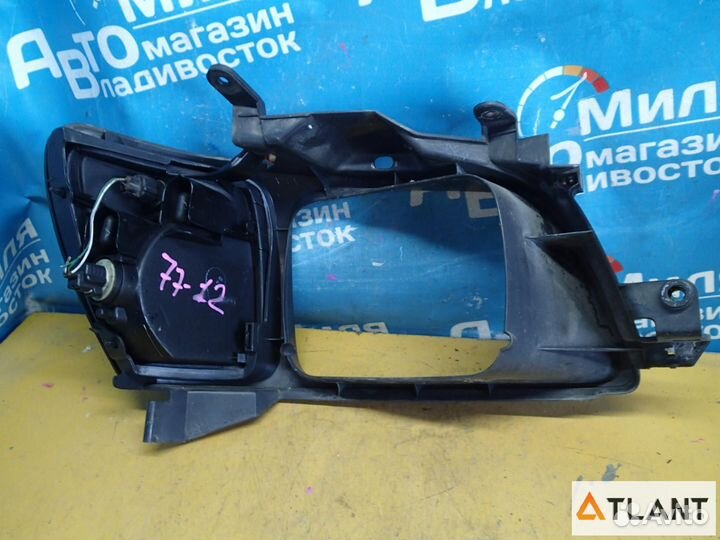 Рамка фар левый toyota noah