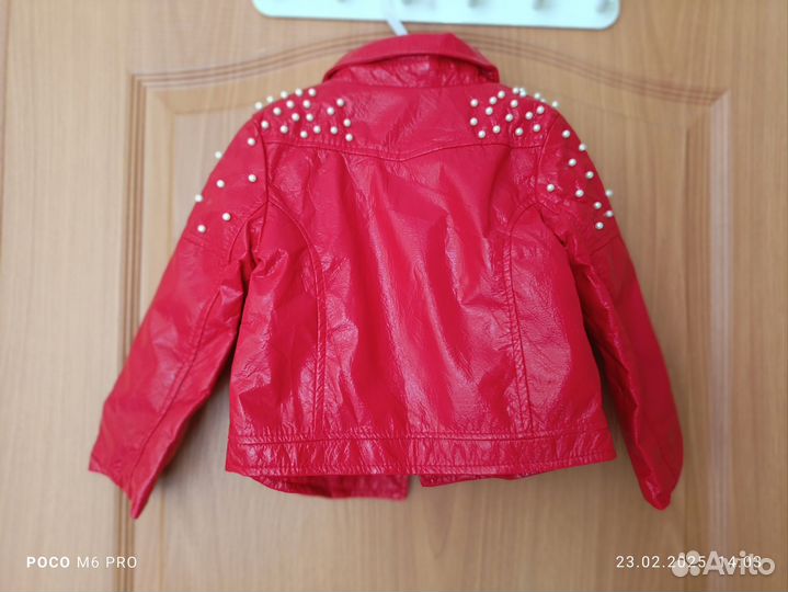 Новая красная куртка 98 для девочки