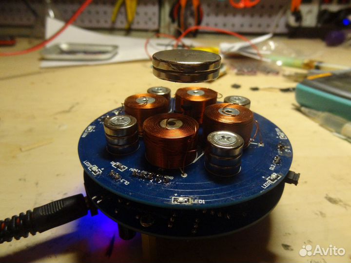 Левитрон (парящий, левитирующий магнит; маглев)