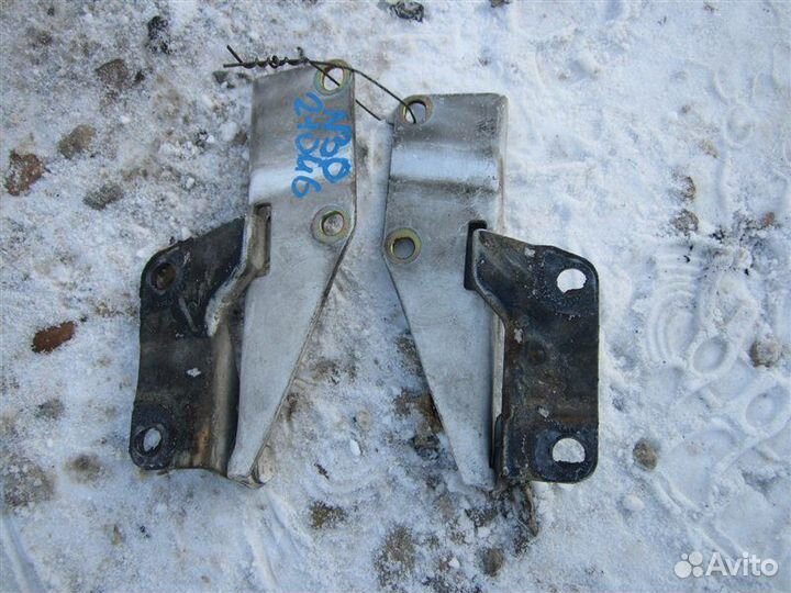 Петля капота Nissan R'nessa N30 SR20DE