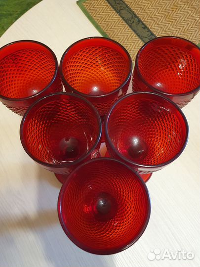 Бокалы-кубки красного стекла