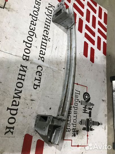 Усилитель переднего бампера Nissan Juke I (2010—2014)