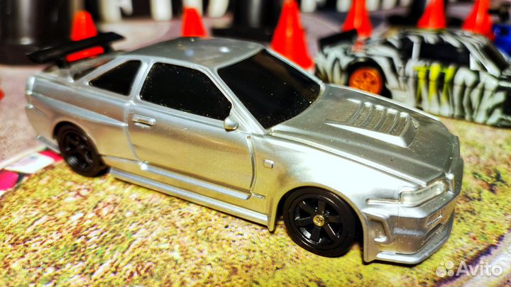 Карманная дрифт машинка в 43 масштабе