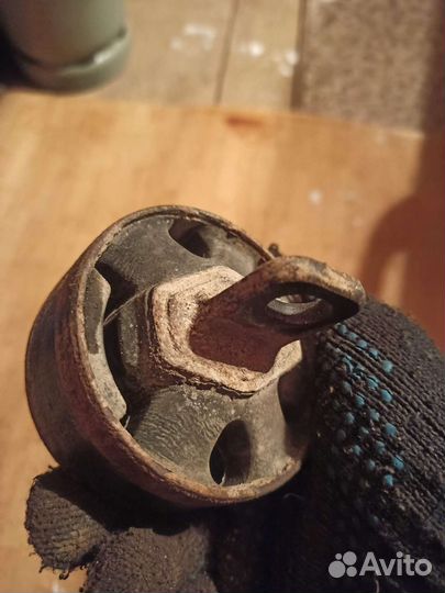 Сайлентблоки продольного заднего рычага Santa Fe