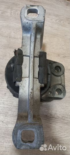 Опора двигателя правая Kuga 2008-2012