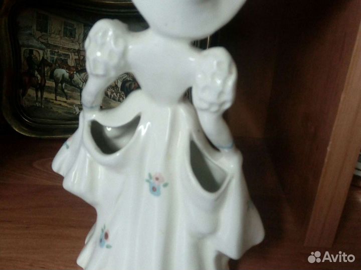 Скарлет фарфоровая статуэтка США