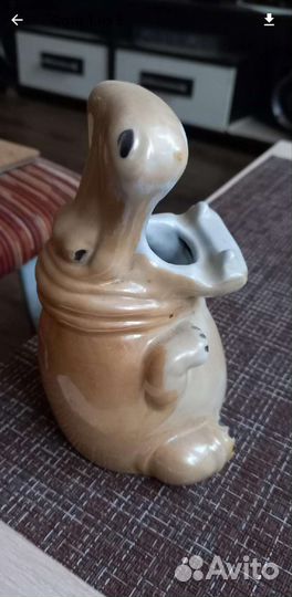 Статуэтка карандашница фарфор