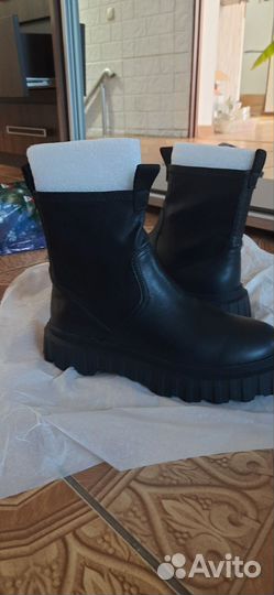 Ботинки демисезонные для девочки 35 новые