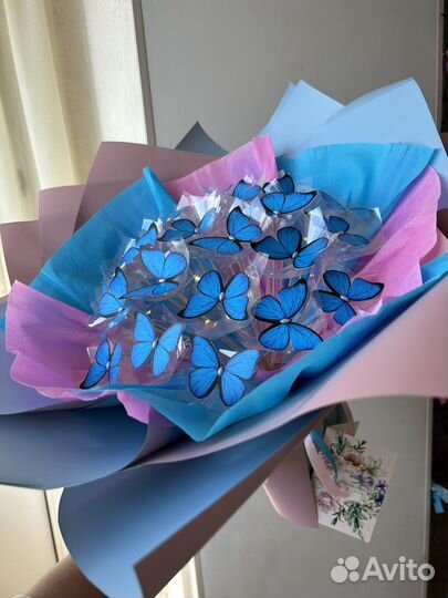 Светящиеся букет из бабочек и сердец