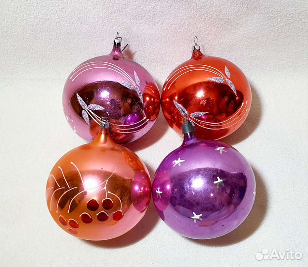 Большие елочные шары СССР. Светятся в темноте
