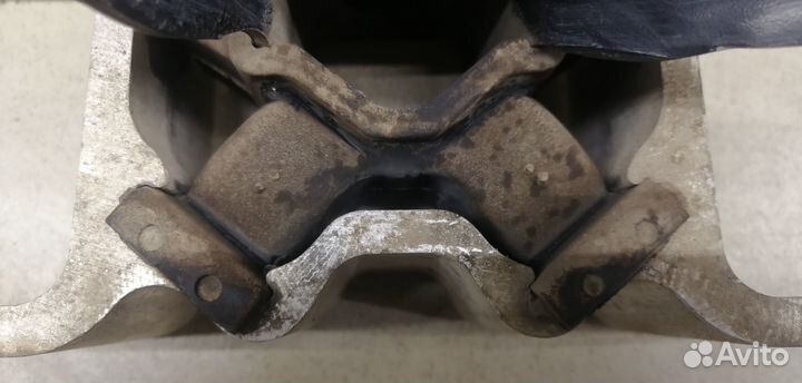 Опора двигателя правая Sandero 2009-2014