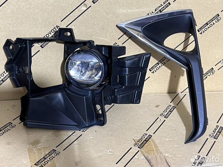 Противотуманка левая Lexus Rx 4