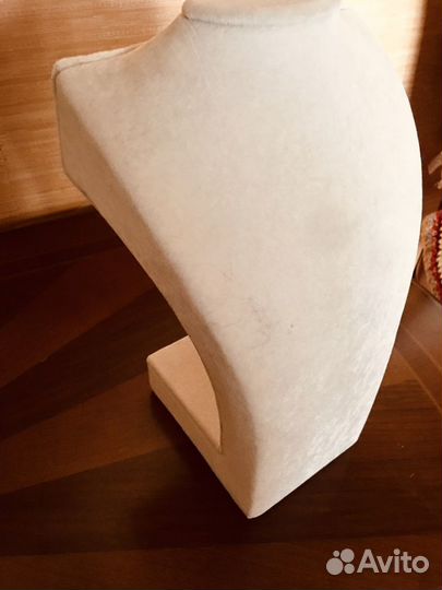 Бюст выставочный для украшений