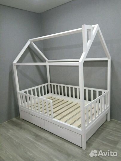 Кроватка домик