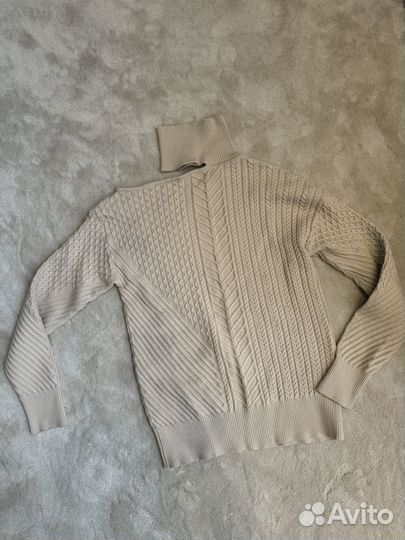 Свитер на одно плечо