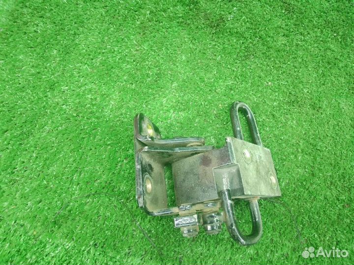 Петля двери задней левой нижняя VAG 4124