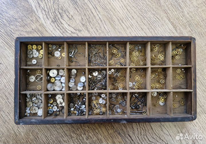 Запчасти от старинных и советских часов наручных