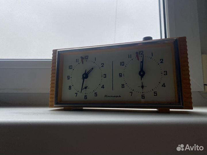 Винтажные настольные шахмантые часы 