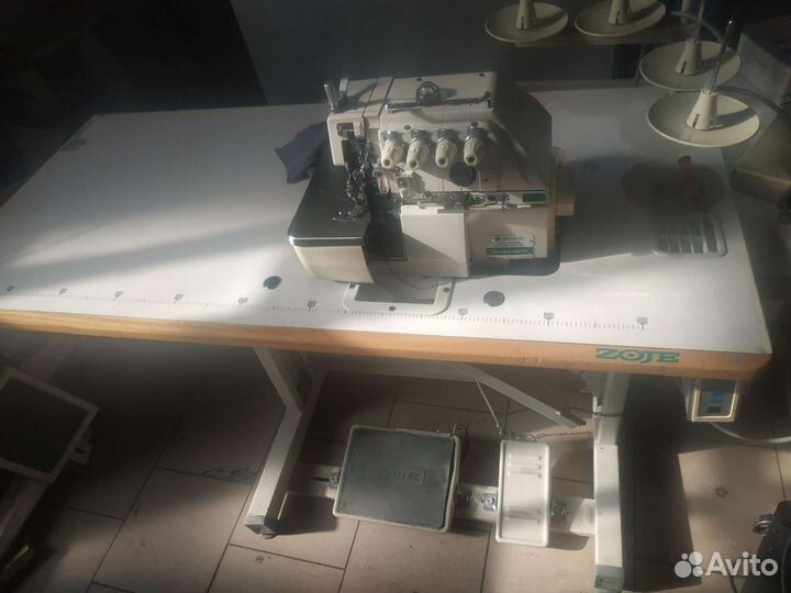 Оверлок четырехниточный Zoje