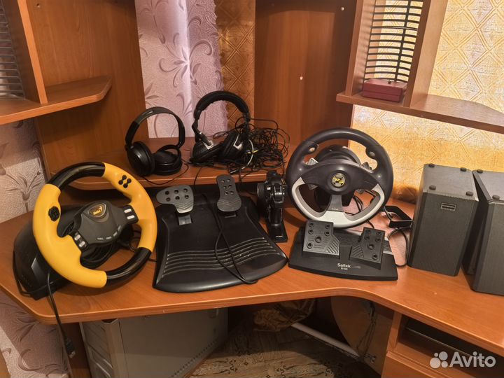 Игровой руль с педалями и коробкой передач