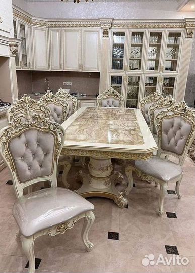 Кухонный стол и стулья комплект